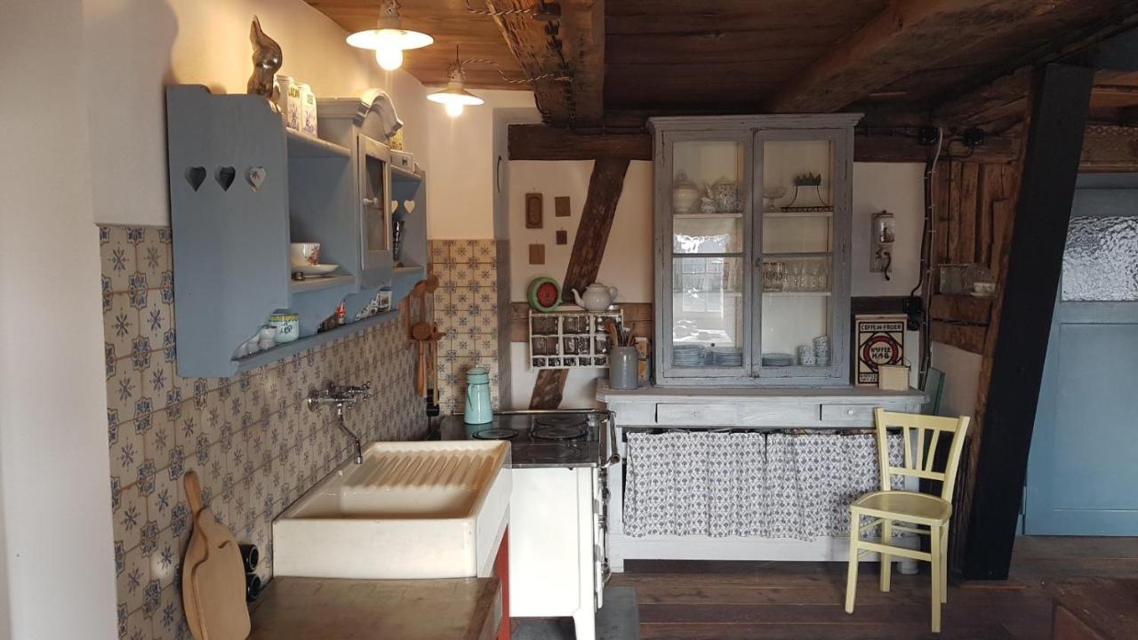 Historisches Fachwerkhaus "Hoher Hirschen" - Stilvolles Studio Und Museales Apartment Mit Romantischem Hof Und Garten Bodman-Ludwigshafen Exterior foto